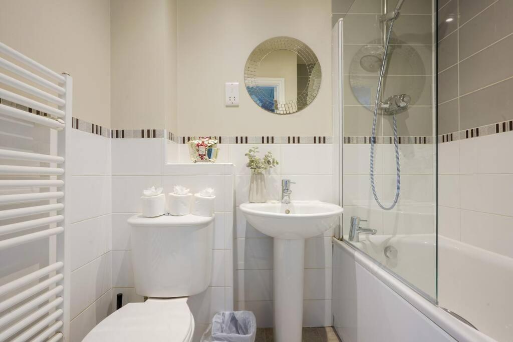 Forthill House - Close To City Centre - Free Parking, Super-Fast Wifi And Smart Tv With Netflix By Yoko Property Villa Milton Keynes Eksteriør bilde