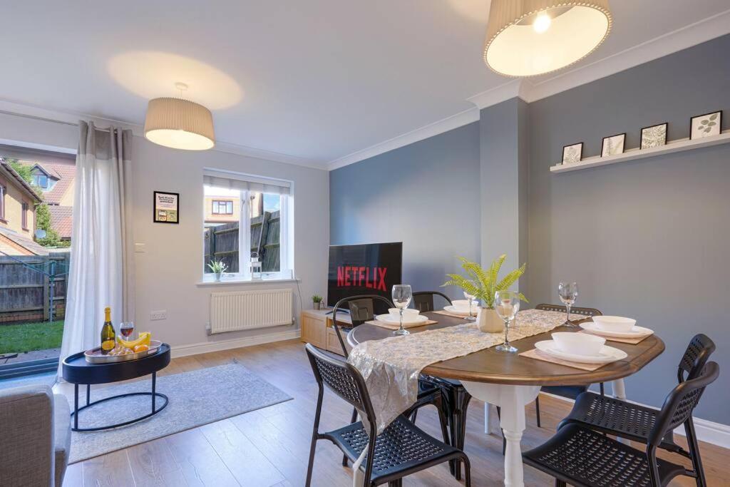 Forthill House - Close To City Centre - Free Parking, Super-Fast Wifi And Smart Tv With Netflix By Yoko Property Villa Milton Keynes Eksteriør bilde